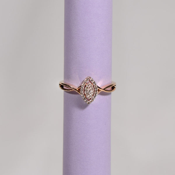 Trendy elliptical shape diamond ring