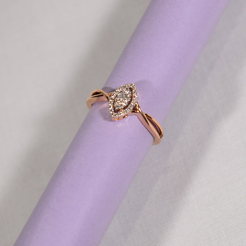 Trendy elliptical shape diamond ring