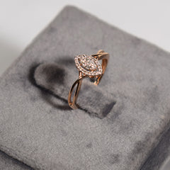 Trendy elliptical shape diamond ring