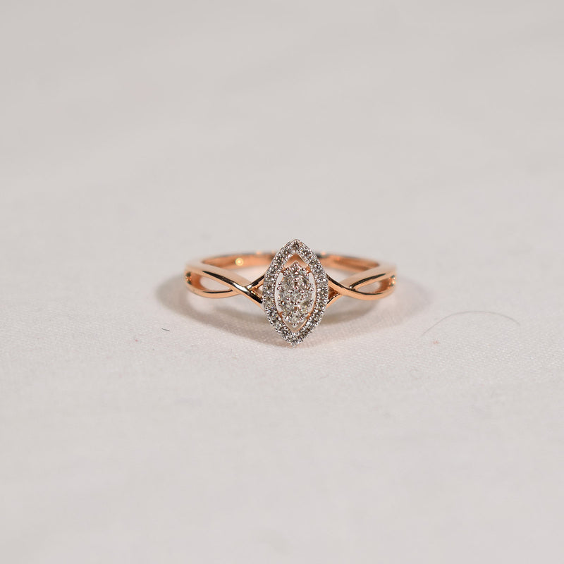 Trendy elliptical shape diamond ring