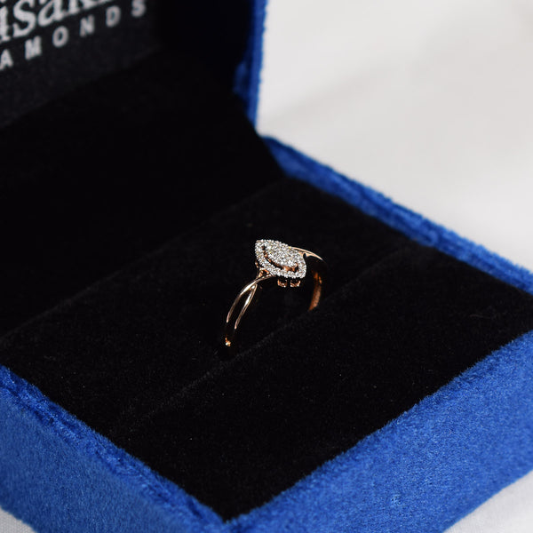 Trendy elliptical shape diamond ring