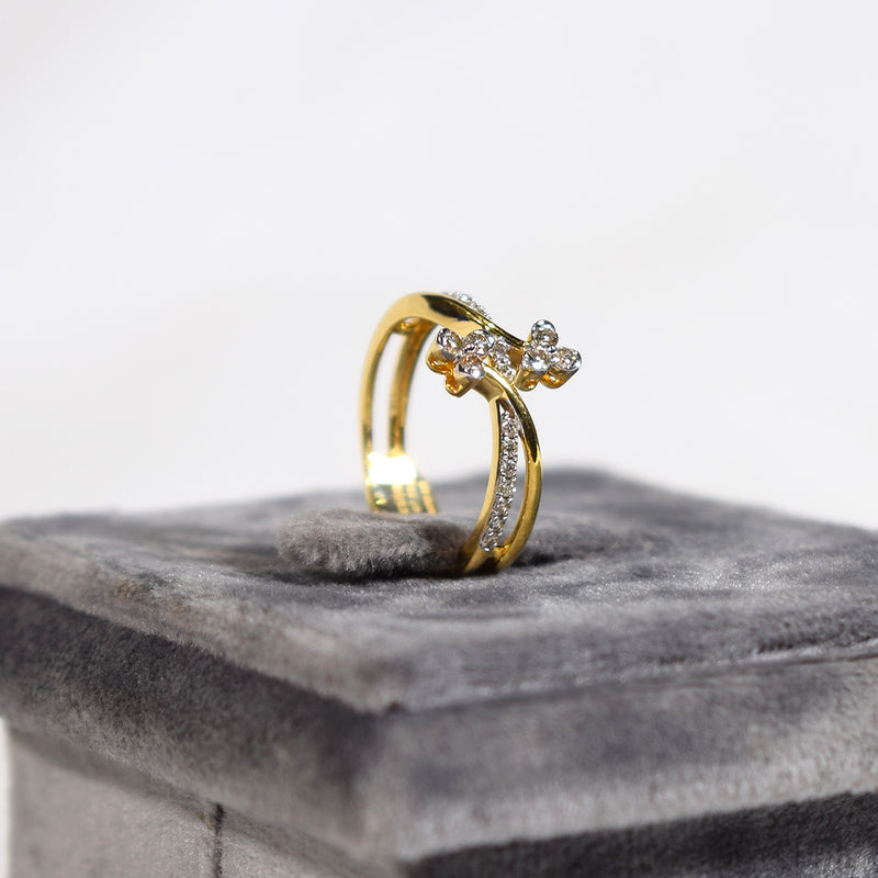 Floral poise diamond ring